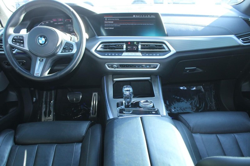 BMW X5 Vehicle Full-screen Gallery Image 13