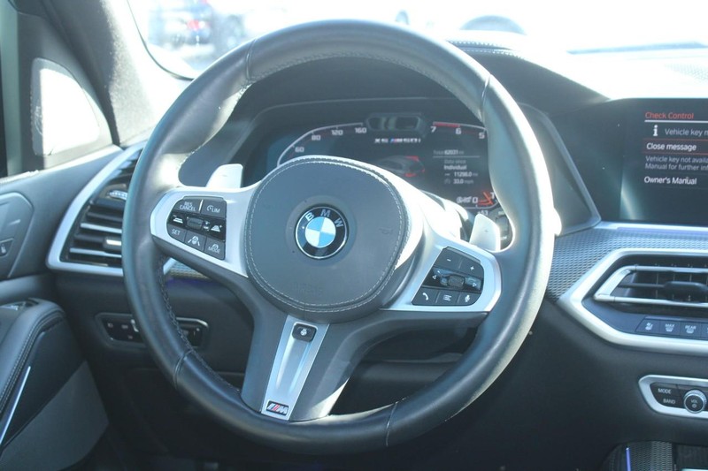 BMW X5 Vehicle Full-screen Gallery Image 14