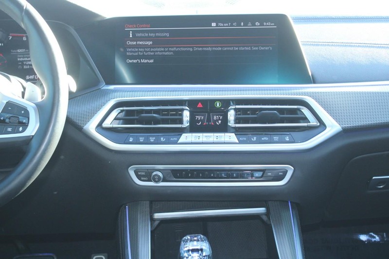 BMW X5 Vehicle Full-screen Gallery Image 15