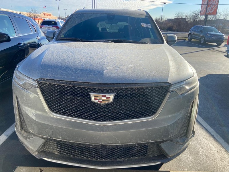 Cadillac XT6 Vehicle Full-screen Gallery Image 02