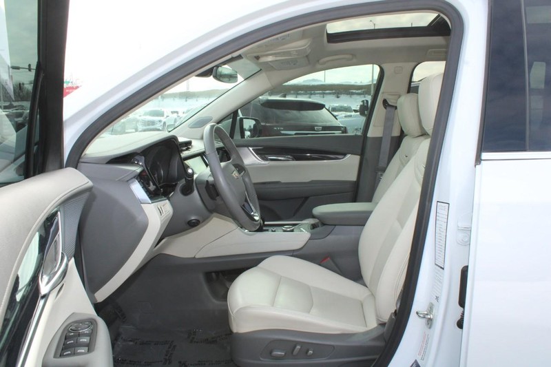 Cadillac XT6 Vehicle Full-screen Gallery Image 14