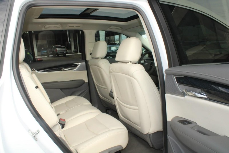 Cadillac XT6 Vehicle Full-screen Gallery Image 18