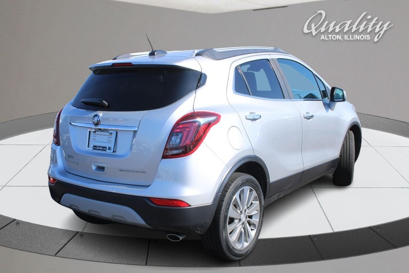 Buick Encore Vehicle Full-screen Gallery Image 03