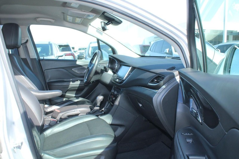 Buick Encore Vehicle Full-screen Gallery Image 09