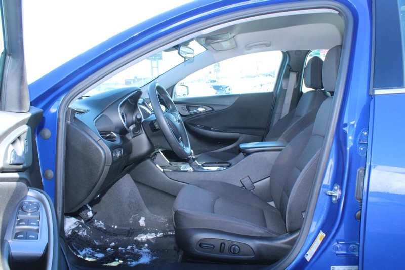 Chevrolet Malibu Vehicle Full-screen Gallery Image 07