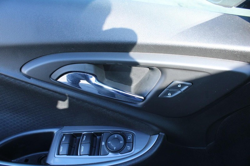 Chevrolet Malibu Vehicle Full-screen Gallery Image 08