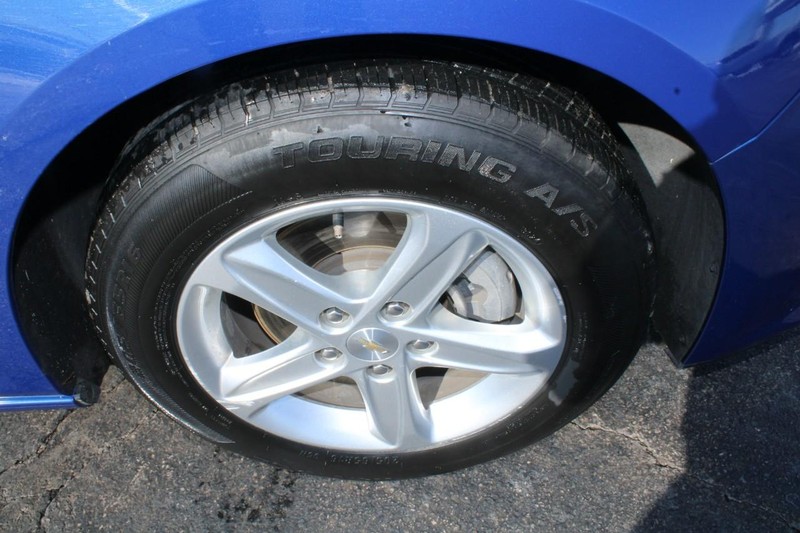 Chevrolet Malibu Vehicle Full-screen Gallery Image 09