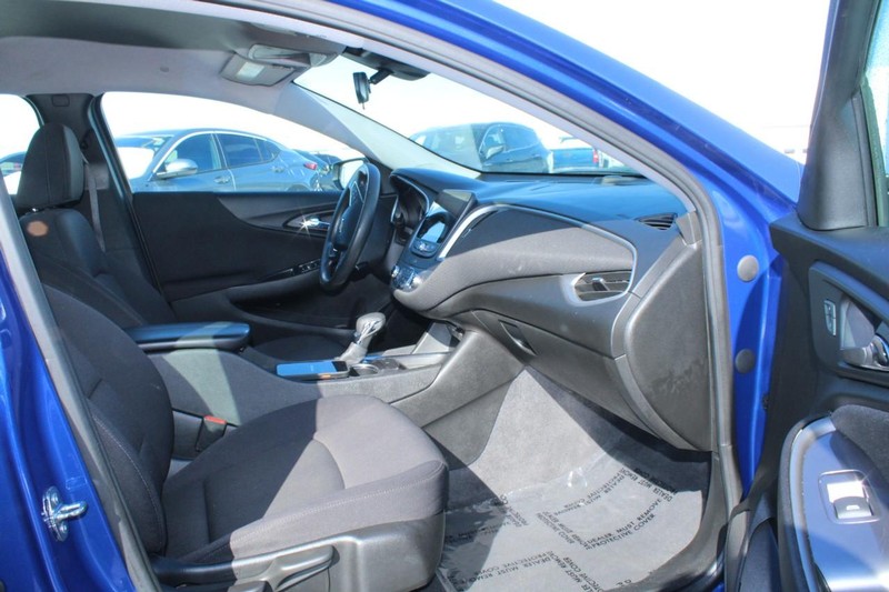 Chevrolet Malibu Vehicle Full-screen Gallery Image 10