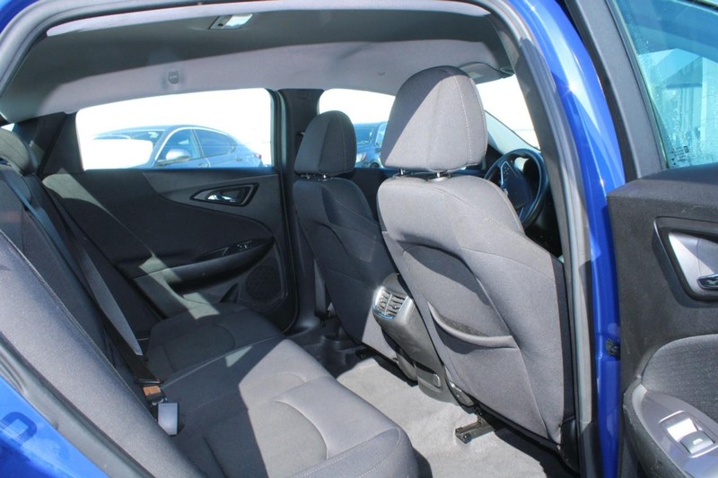Chevrolet Malibu Vehicle Full-screen Gallery Image 11