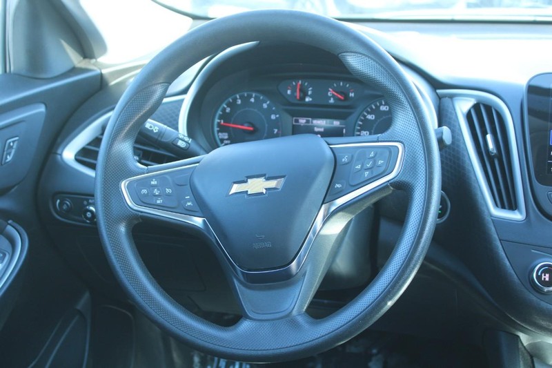 Chevrolet Malibu Vehicle Full-screen Gallery Image 13