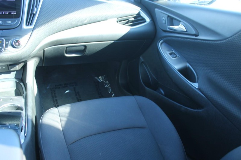 Chevrolet Malibu Vehicle Full-screen Gallery Image 15