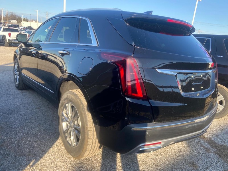 Cadillac XT5 Vehicle Full-screen Gallery Image 03