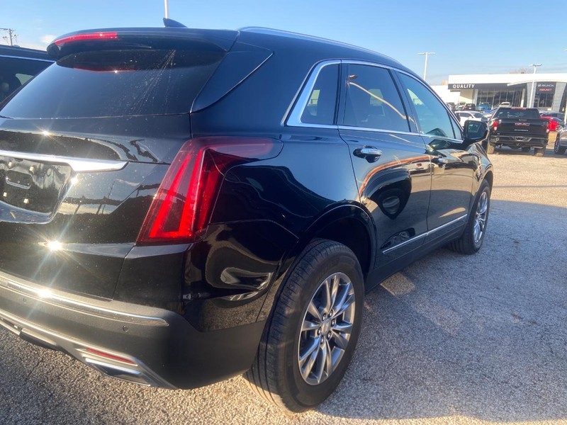 Cadillac XT5 Vehicle Full-screen Gallery Image 04