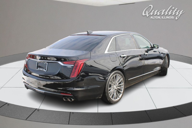 Cadillac CT6 Vehicle Full-screen Gallery Image 03