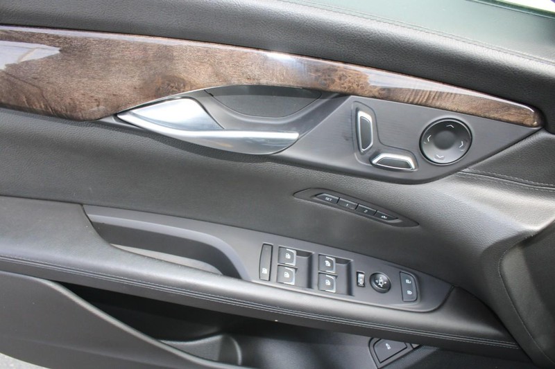 Cadillac CT6 Vehicle Full-screen Gallery Image 09