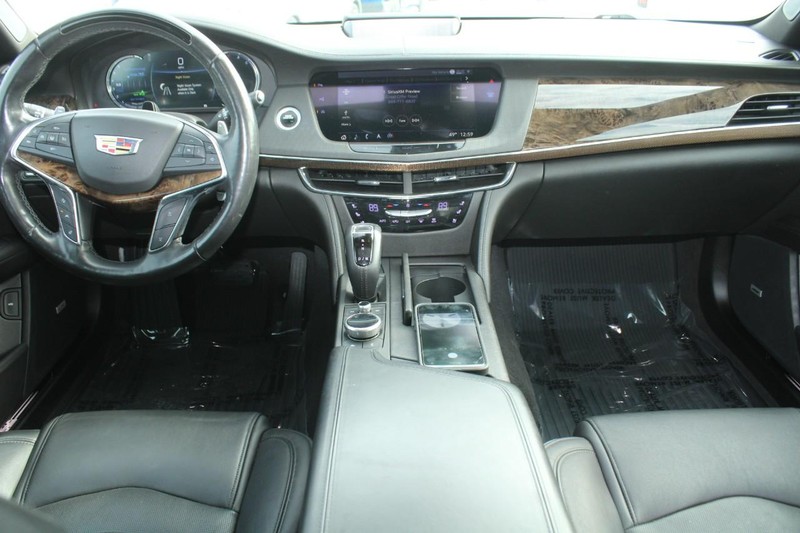 Cadillac CT6 Vehicle Full-screen Gallery Image 13