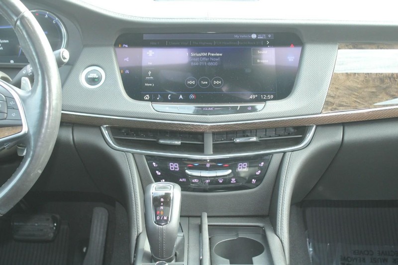 Cadillac CT6 Vehicle Full-screen Gallery Image 15
