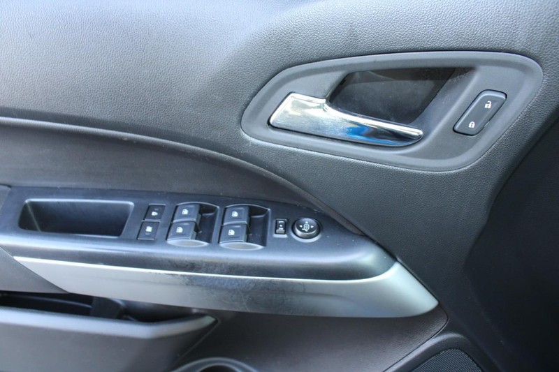 Chevrolet Colorado Vehicle Full-screen Gallery Image 09