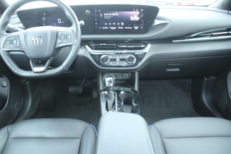 Buick Envista Vehicle Full-screen Gallery Image 13