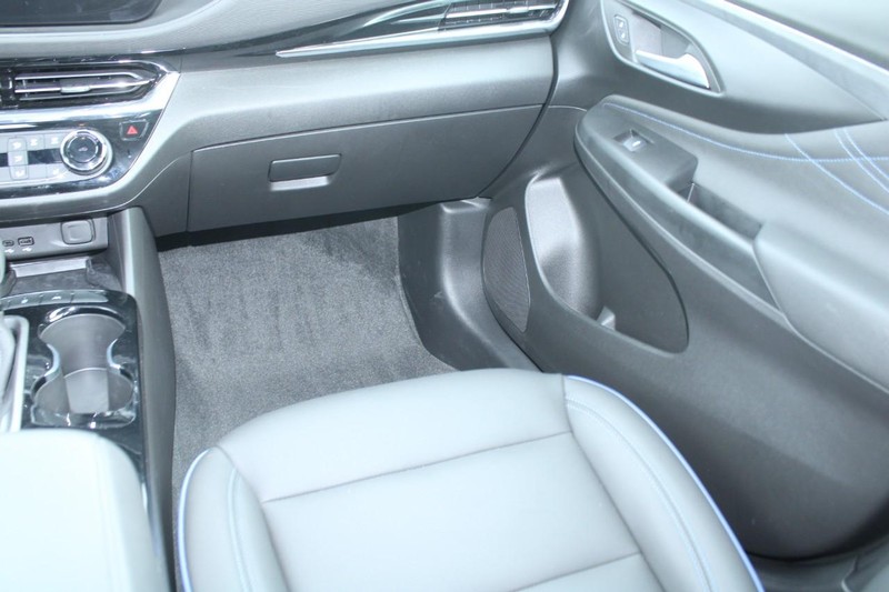 Buick Envista Vehicle Full-screen Gallery Image 16