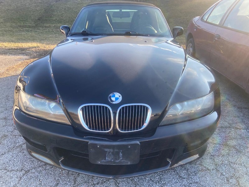 BMW Z3 Vehicle Full-screen Gallery Image 02