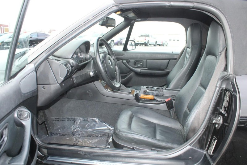 BMW Z3 Vehicle Full-screen Gallery Image 08