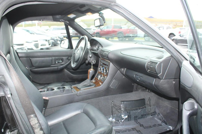 BMW Z3 Vehicle Full-screen Gallery Image 11