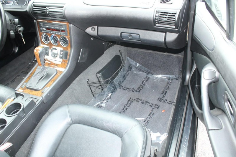 BMW Z3 Vehicle Full-screen Gallery Image 12