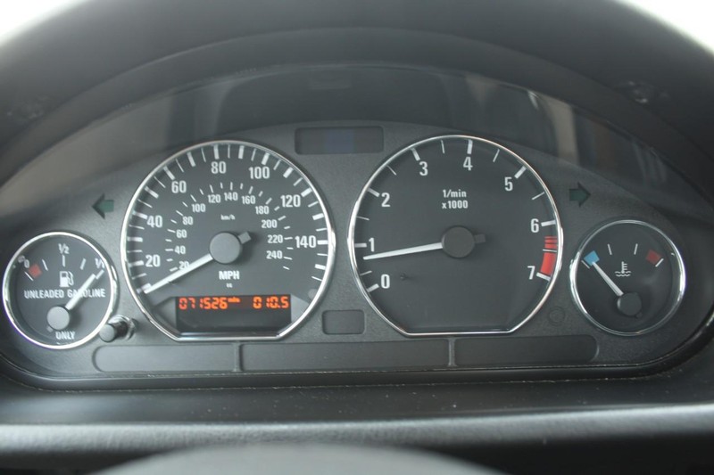 BMW Z3 Vehicle Full-screen Gallery Image 14