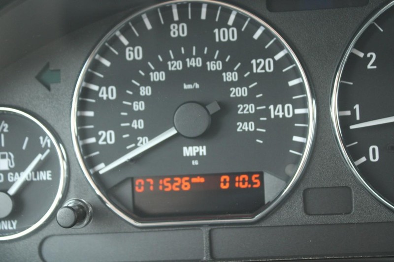 BMW Z3 Vehicle Full-screen Gallery Image 15