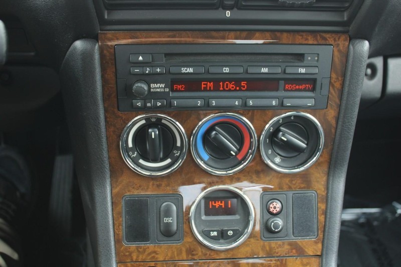 BMW Z3 Vehicle Full-screen Gallery Image 16