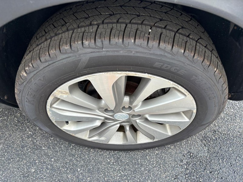 Buick Encore Vehicle Full-screen Gallery Image 07
