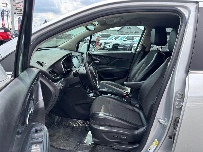 Buick Encore Vehicle Full-screen Gallery Image 08