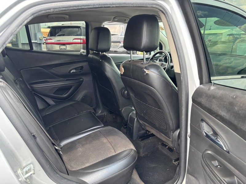 Buick Encore Vehicle Full-screen Gallery Image 12
