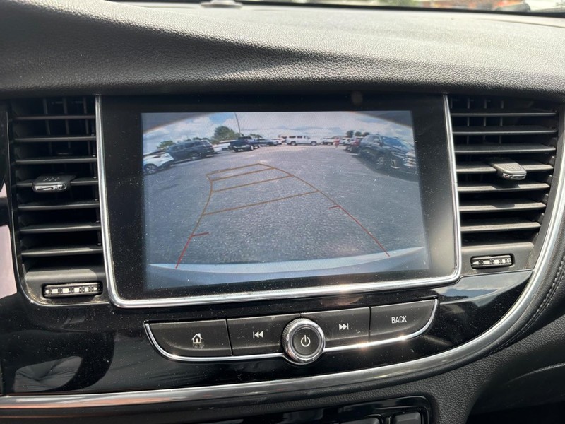 Buick Encore Vehicle Full-screen Gallery Image 19