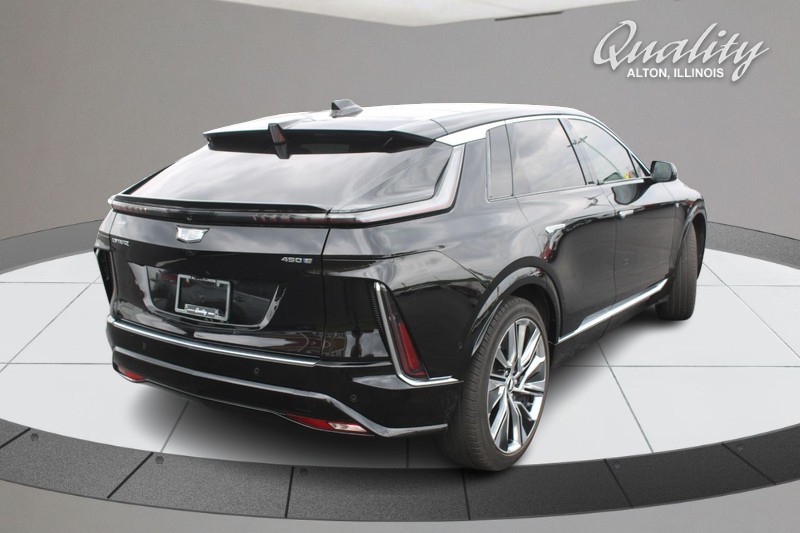 Cadillac LYRIQ Vehicle Full-screen Gallery Image 03