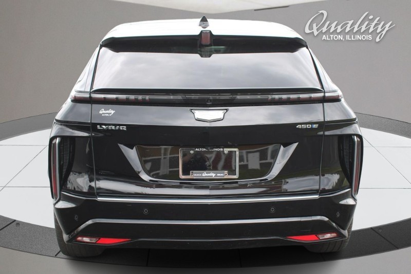 Cadillac LYRIQ Vehicle Full-screen Gallery Image 04