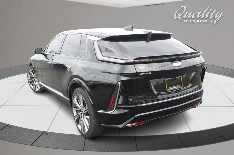 Cadillac LYRIQ Vehicle Full-screen Gallery Image 05