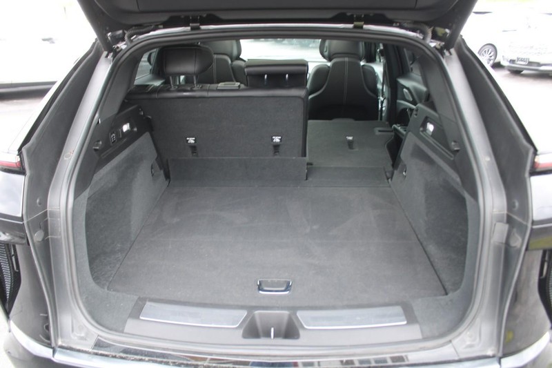 Cadillac LYRIQ Vehicle Full-screen Gallery Image 06