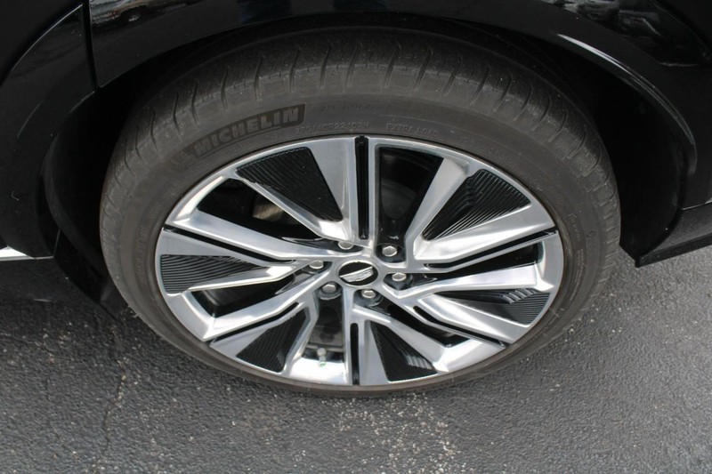 Cadillac LYRIQ Vehicle Full-screen Gallery Image 07