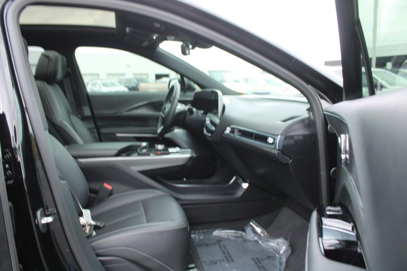 Cadillac LYRIQ Vehicle Full-screen Gallery Image 11