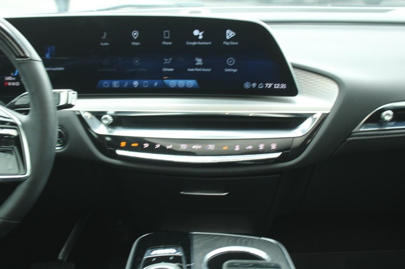 Cadillac LYRIQ Vehicle Full-screen Gallery Image 15