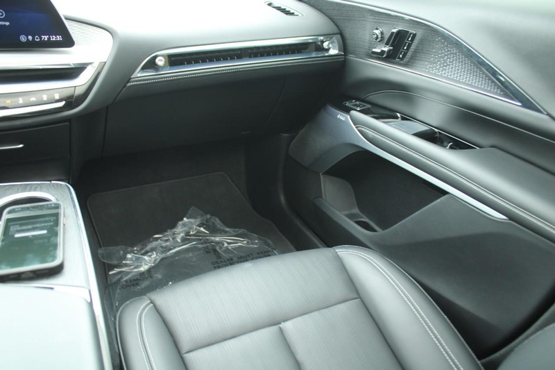 Cadillac LYRIQ Vehicle Full-screen Gallery Image 16