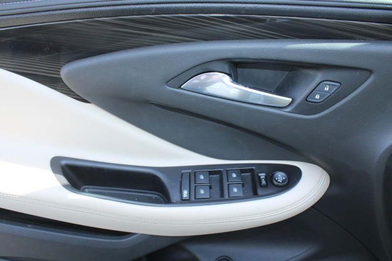 Buick Envision Vehicle Full-screen Gallery Image 09