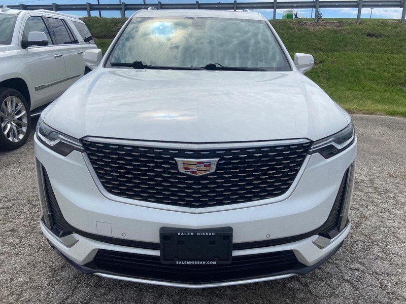 Cadillac XT6 Vehicle Full-screen Gallery Image 02