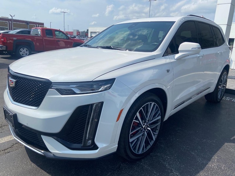 Cadillac XT6 Vehicle Full-screen Gallery Image 03
