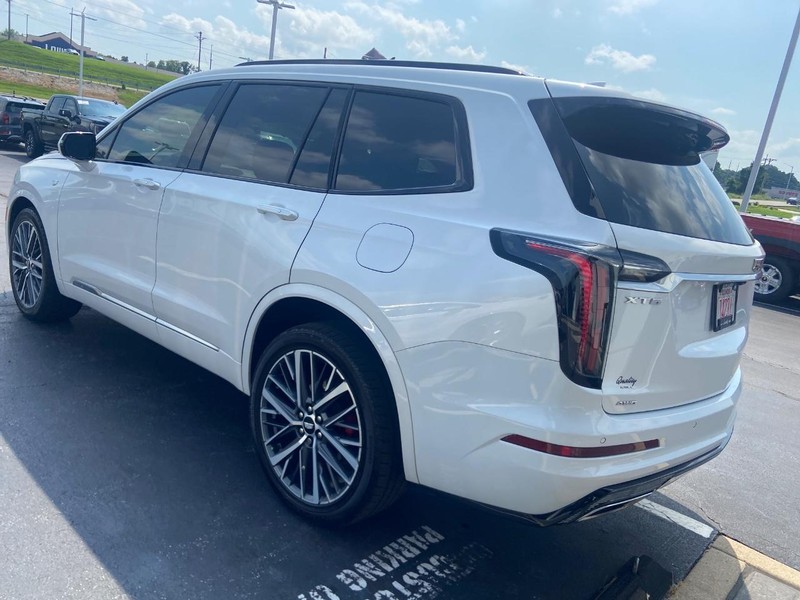 Cadillac XT6 Vehicle Full-screen Gallery Image 04