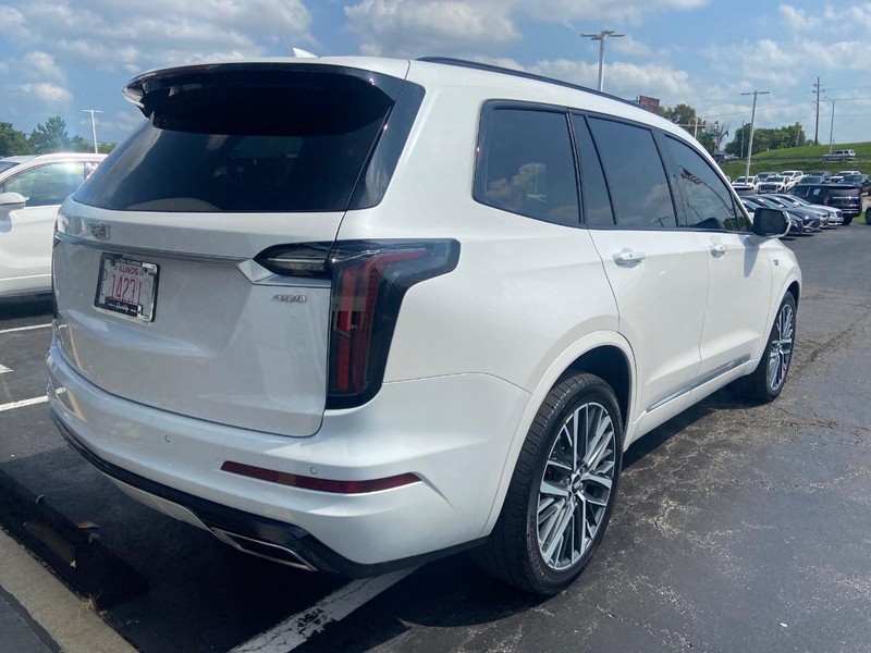 Cadillac XT6 Vehicle Full-screen Gallery Image 05