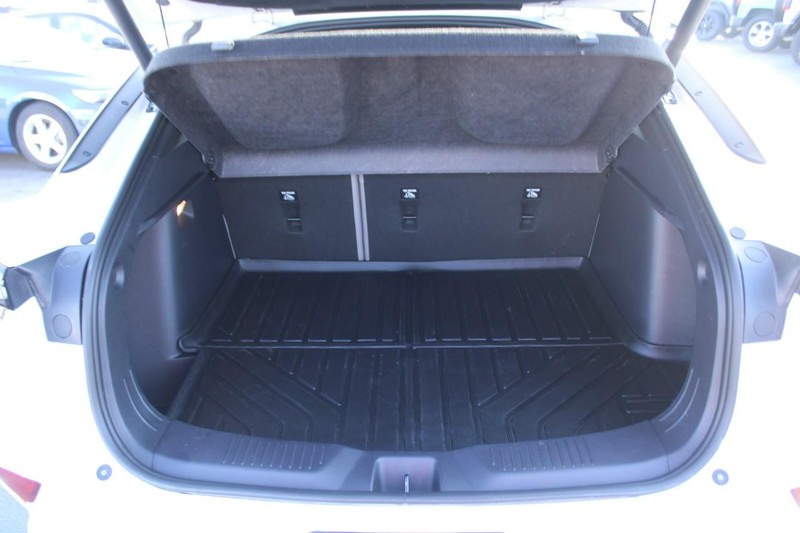 Buick Envista Vehicle Full-screen Gallery Image 06