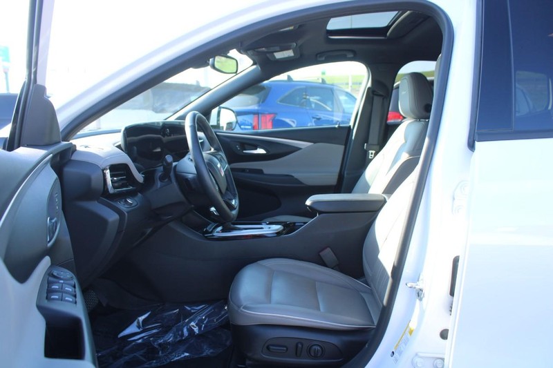 Buick Envista Vehicle Full-screen Gallery Image 08